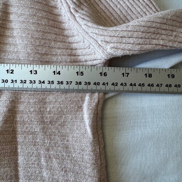 Melanie Lyne Long Sleeve Ribbed Bell Cuff Sweater Light Salmon Size Small Pearls - Picture 10 of 16